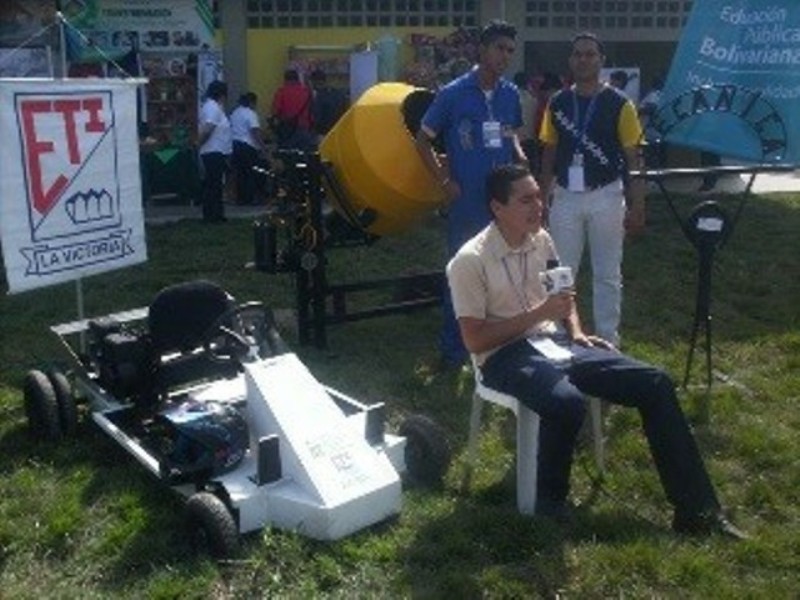 Figura 1.
			Primer prototipo de vehículo karting presentado por la ETI La Victoria en la Expoferia Nacional de Escuelas Técnicas Robinsonianas y Zamoranas.