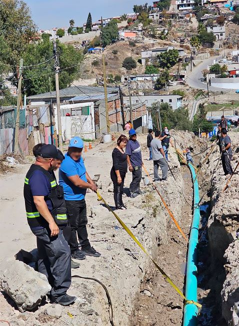 Instalaci&oacute;n comunitaria de tuber&iacute;a de drenaje en calle Casiopea entre Boyeros y Corona Boreal