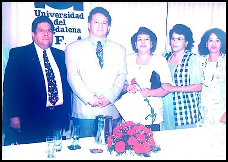 Ceremonia de graduación de la especialización en Metodología de la Enseñanza del español y la Literatura. Convenio Universidad de Pamplona – Universidad de la Magdalena. 1995.