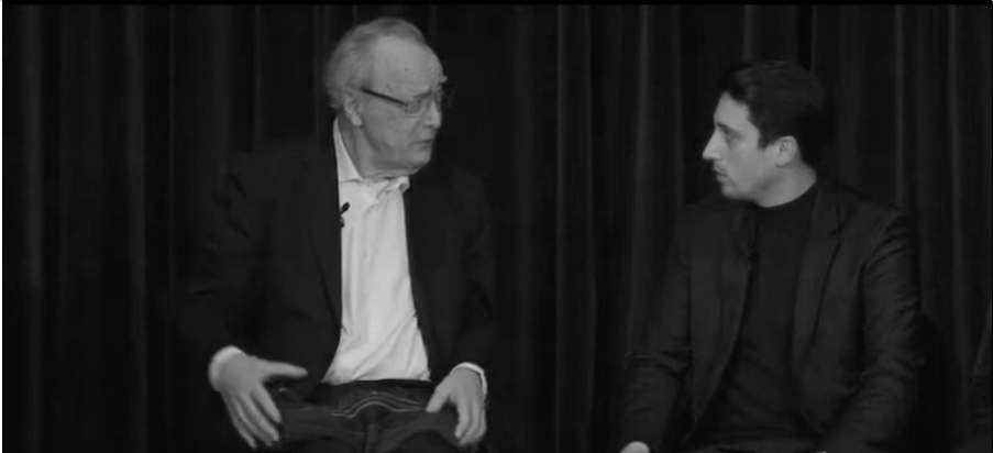 Momento de la entrevista entre Alfred Brendel y Óscar Caravaca