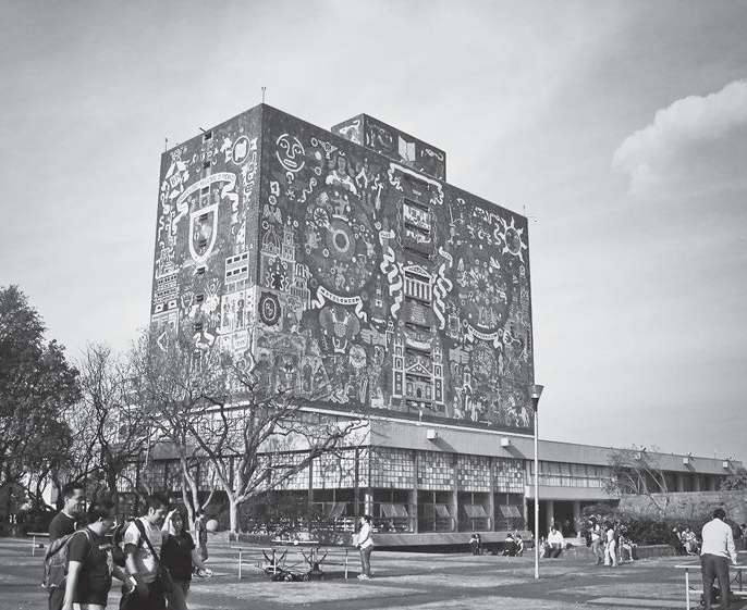 Mural “representación histórica de la cultura” (1952) en la Biblioteca Central de la UNAM