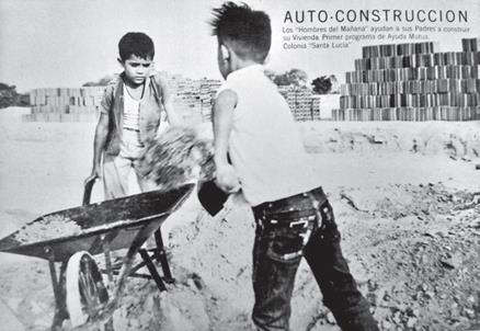Ni&ntilde;os que participan en la edificaci&oacute;n de viviendas en la Colonia Santa Luc&iacute;a, Ilopango, como parte del Programa de Ayuda Mutua. 