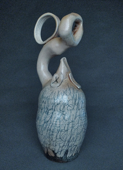 Die Grenzen. Adán Sáenz. Cerámica de alta temperatura, engobe vítreo de
Saucillo, underglaze, quema de sal. Cono 6.