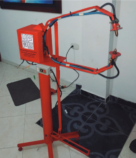 M&aacute;quina de soldadura por puntos, terminada.