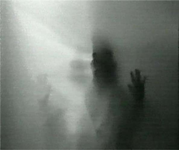 Helena Almeida. Ouve-me, 1979. VídeoSuper 8, VídeoDVD e VídeoVHS
