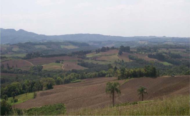  Paisagem das &lsquo;Terras de Plantar&rsquo; com a Serra da Esperan&ccedil;a ao fundo