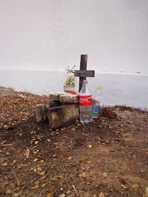 Aguação
  e oferecimento de água nos túmulos simbólicos do Cemitério da Barragem – ato
  devocional. [2014]
