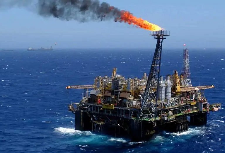 Emissão de GEE numa plataforma petrolífera em Angola